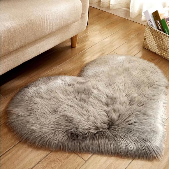 Small Fluffy Decor Rug 19.6 in - Picture 2 of 3